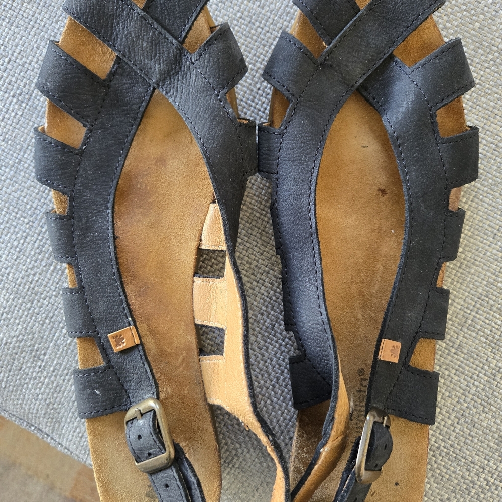 El Naturalista black sandals. Size 41. Supremely comfortable. Worn once.